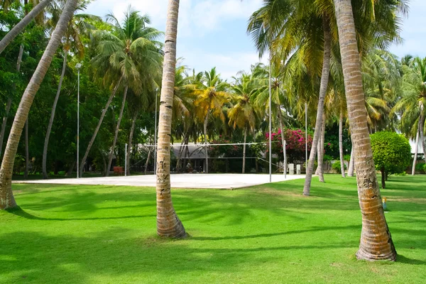 Volleyball court in island resort — Stock Photo, Image