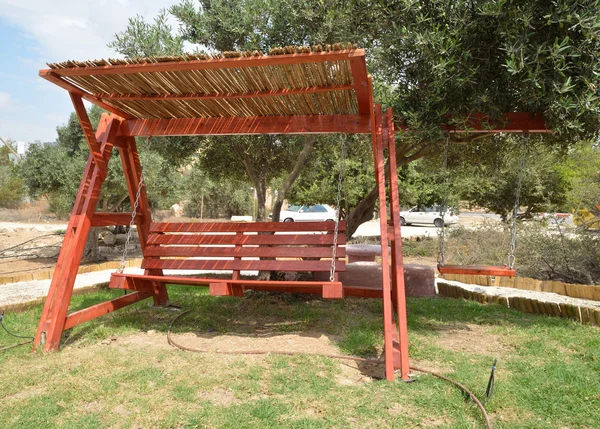 Gungande bänk park — Stockfoto