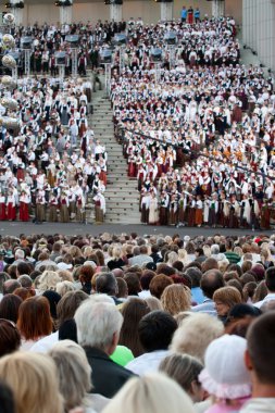 seyirci şarkı ve dans festivali konser Riga