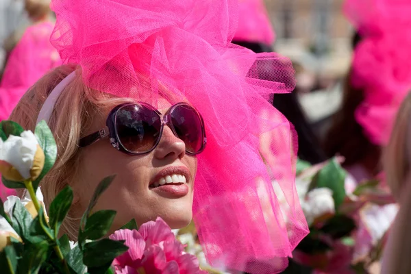 Blonde-Parade in Riga gehen — Stockfoto