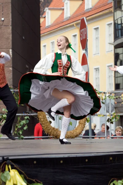 Παραδοσιακό λετονικό παραδοσιακούς χορούς — Φωτογραφία Αρχείου