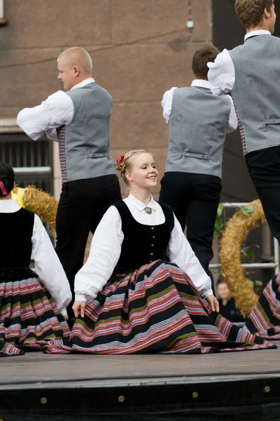Традиційні Латиська народні танці — стокове фото