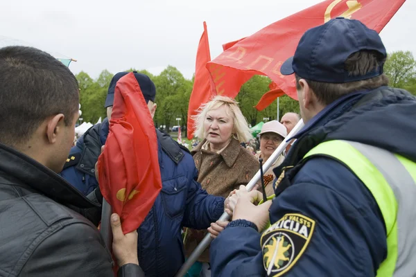 A polícia impede para usar os símbolos da União Soviética — Fotografia de Stock