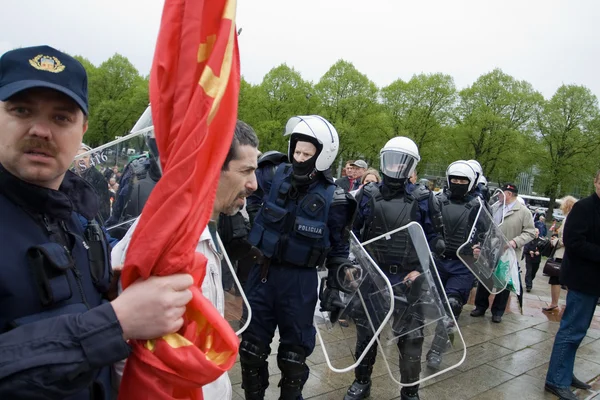 警察 aresting 国立ボルシェビキ メンバー ウラジーミル ・ リンダーマン — ストック写真