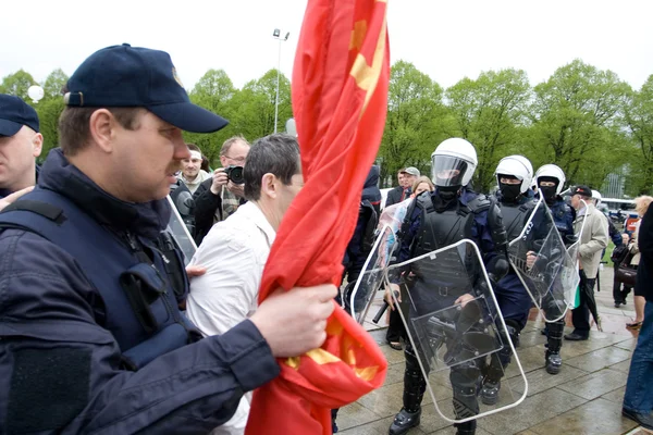 Rendőrségi aresting nemzeti bolsevik tag vladimir linderman — Stock Fotó