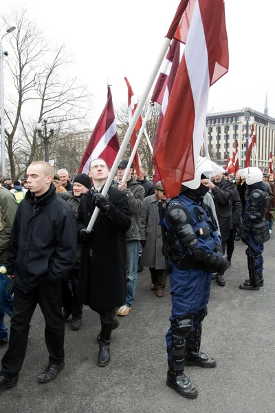拉脱维亚民族主义者与标志 — 图库照片