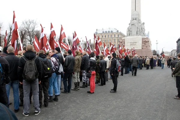 Ultra nacjonalistów na pomniku wolności — Zdjęcie stockowe