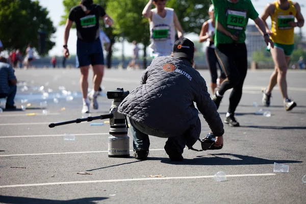 Professionele fotograaf op internationale marathon van riga — Stockfoto