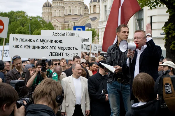 Manifestantes contra el orgullo de riga 2009 — Foto de Stock
