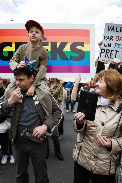 Demonstranter mot riga pride 2009 — Stockfoto