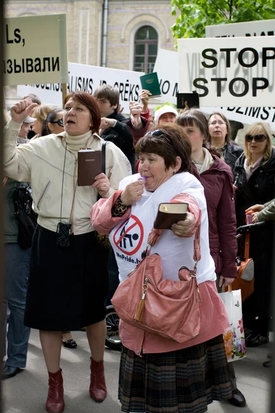Demonstranti proti riga pride 2009 — Stock fotografie