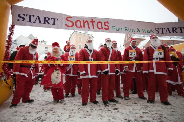Noel babalar eğlence koşusu & yürüyüş Riga, Letonya — Stok fotoğraf