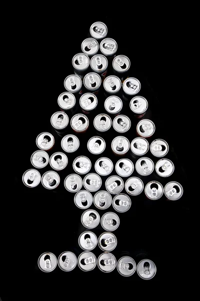 Vánoční strom podobě prázdných plechovek — Stock fotografie