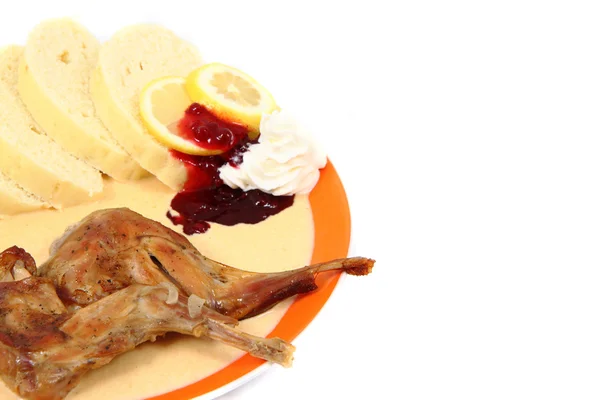 Kızarmış tavşan eti ve havuç sosis — Stok fotoğraf