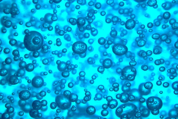 Водний фон з бульбашками в синіх кольорах — стокове фото
