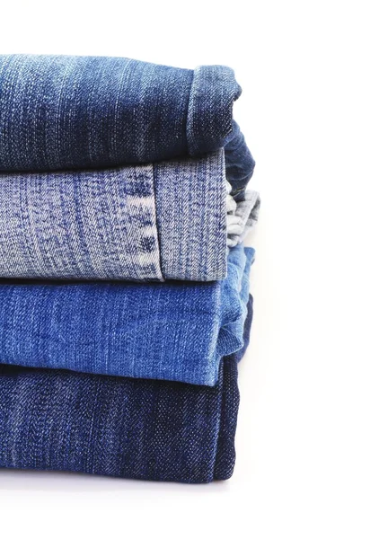 Стек блакитних джинсів — стокове фото