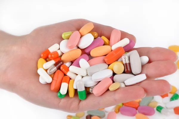 Stos różnych tabletek na dłoni człowieka — Zdjęcie stockowe