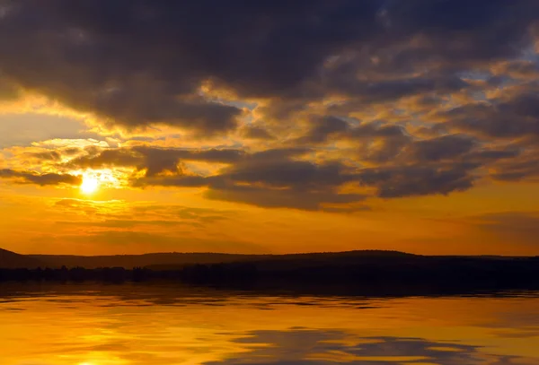 stock image Beautiful sunset over lake