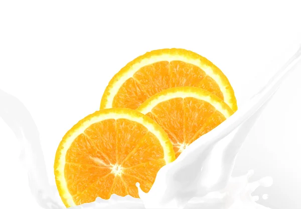 튀는 오렌지와 우유 — 스톡 사진