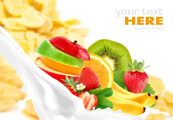 Milk splash with fruit mix on corn flakes background — Stockfoto