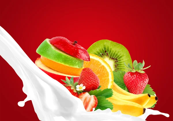 Salpicar leche con mezcla de frutas —  Fotos de Stock