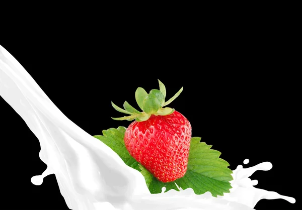 Spruzzando latte con fragola — Foto Stock