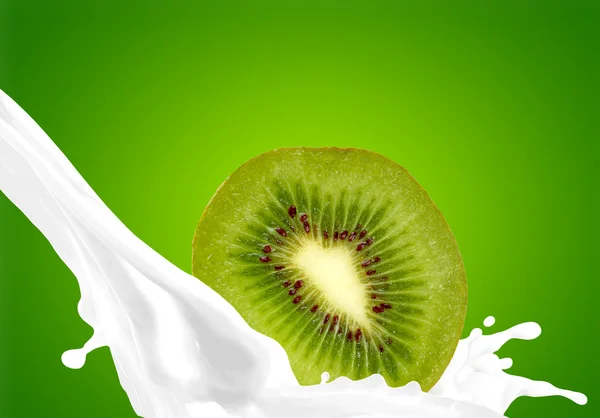 Du lait éclaboussé au kiwi — Photo