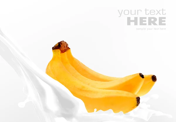 バナナとミルクをしぶき — ストック写真