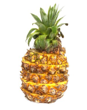 Beyaz arkaplanda taze ananas