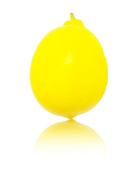 Limão isolado em fundo branco com espaço de cópia — Fotografia de Stock