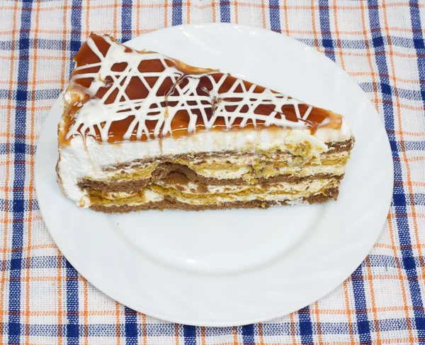 白い背景の上のケーキ — ストック写真