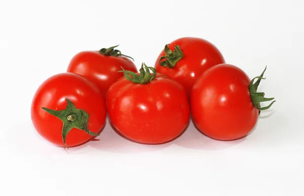 Červená rajčata, samostatný — Stock fotografie