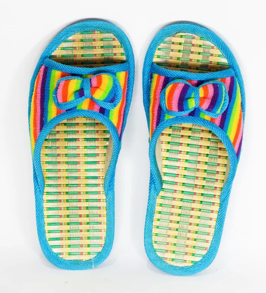 Ett par flipflops eller stranden sandaler isolerad på vita bak — Stockfoto