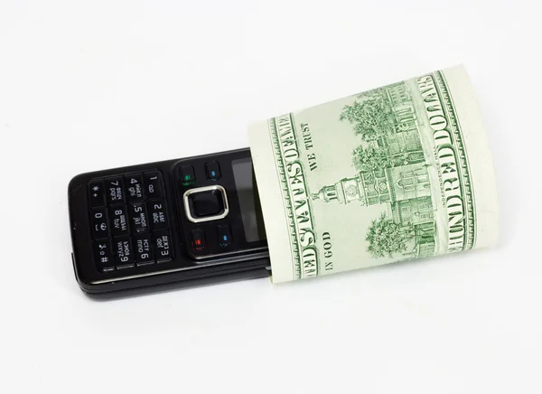 Банкноты на мобильный телефон и доллары — стоковое фото