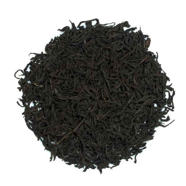 Черный чай на белом фоне — стоковое фото