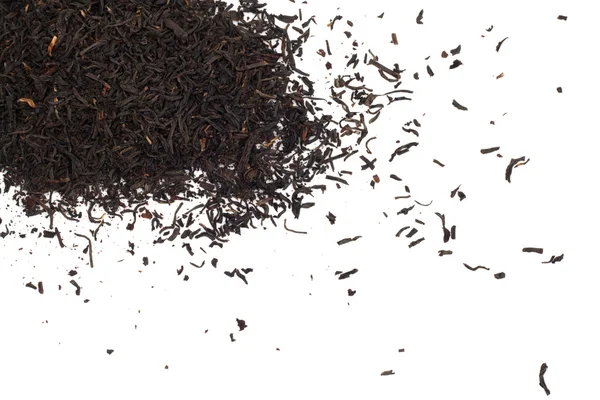 Schwarzer Tee auf weißem Hintergrund — Stockfoto