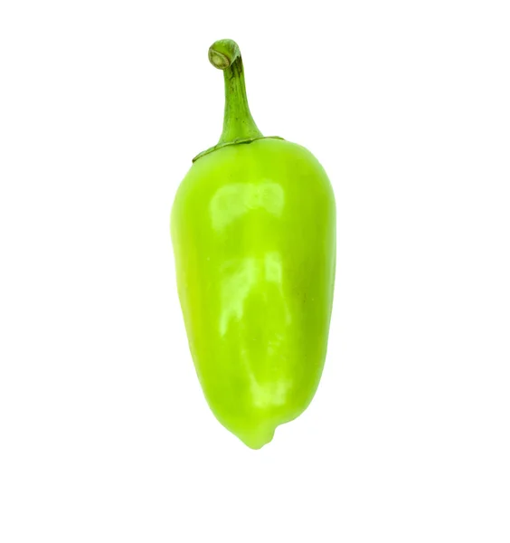 Зеленый перец на белом фоне — стоковое фото