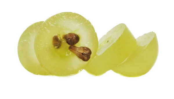Przezroczyste kawałek zielonych owoców winogron, makro na białym tle — Zdjęcie stockowe