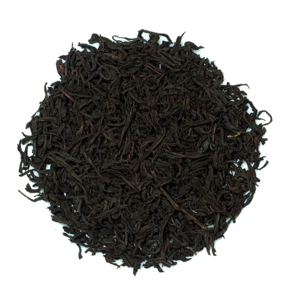 Schwarzer Tee auf weißem Hintergrund — Stockfoto