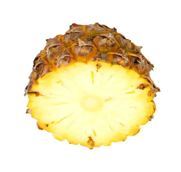 Ananas kromka na białym tle nad białym. — Zdjęcie stockowe