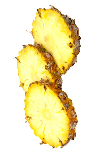 Τρεις φέτες ananas, απομονώνονται σε λευκό φόντο, με φως sh — Φωτογραφία Αρχείου