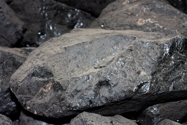 Beyaz bir arka plan üzerinde kömür — Stok fotoğraf