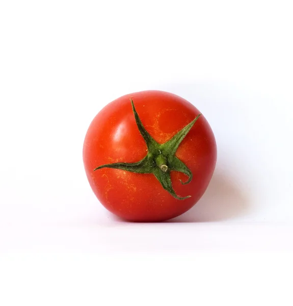Κινηματογράφηση σε πρώτο πλάνο μια ντομάτα κόκκινο σε λευκό φόντο — Φωτογραφία Αρχείου