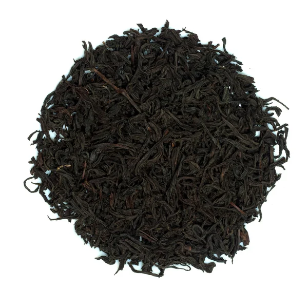 Черный чай на белом фоне — стоковое фото
