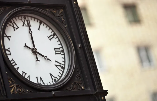 Zegar paryskiej uliczce - Paryż, Francja — Zdjęcie stockowe