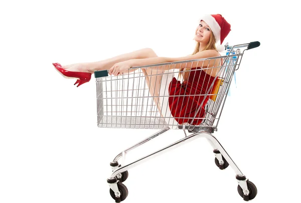 Mujer Navidad santa sombrero sentado en el carrito de compras sobre blanco —  Fotos de Stock