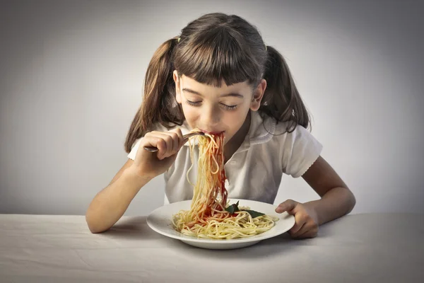 Spagetti till lunch — Stockfoto