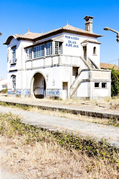 Järnvägsstationen i duas igrejas, portugal — Stockfoto
