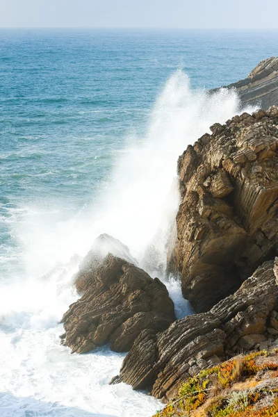 Kliffen op sao pedro de moel, estremadura, portugal — Stockfoto
