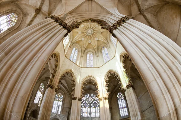 Интерьер монастыря Санта-Мария-да-Витория, Баталья, Эстремаду — стоковое фото
